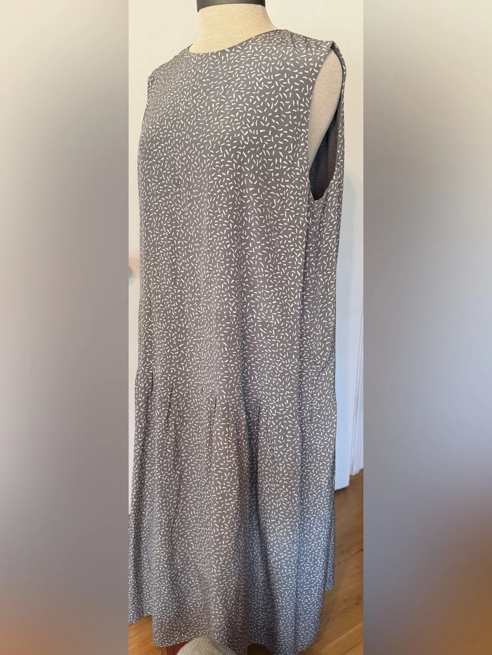 100% Silk Lafayette 148 NY Gray Midi Dress with White Confetti Print (Lined) - Picture 2 of 8